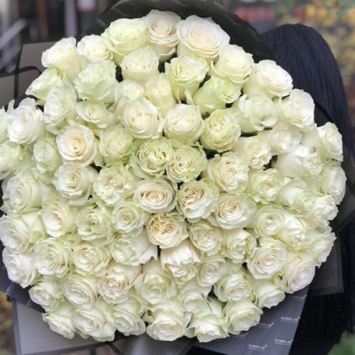 Купить на заказ Букет из 75 белых роз с доставкой в Семее