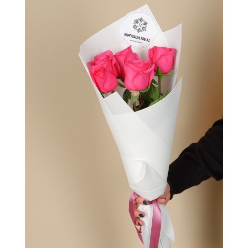 Купить на заказ Букет из 5 розовых роз с доставкой в Семее