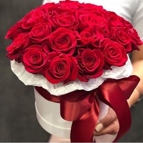 Купить на заказ 15 красных роз в коробке с доставкой в Семее