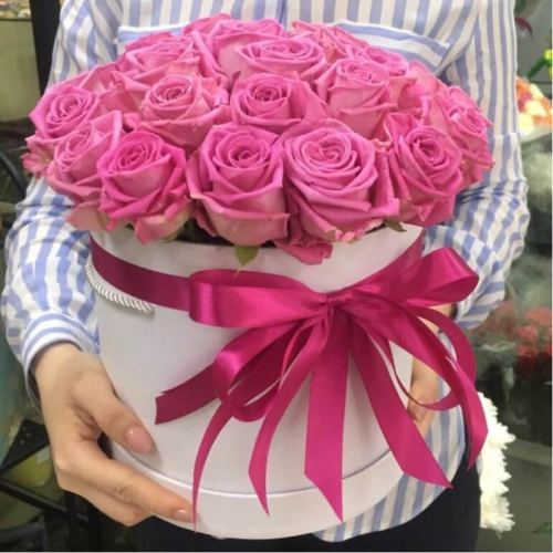 Купить на заказ 25 розовых роз в коробке с доставкой в Семее